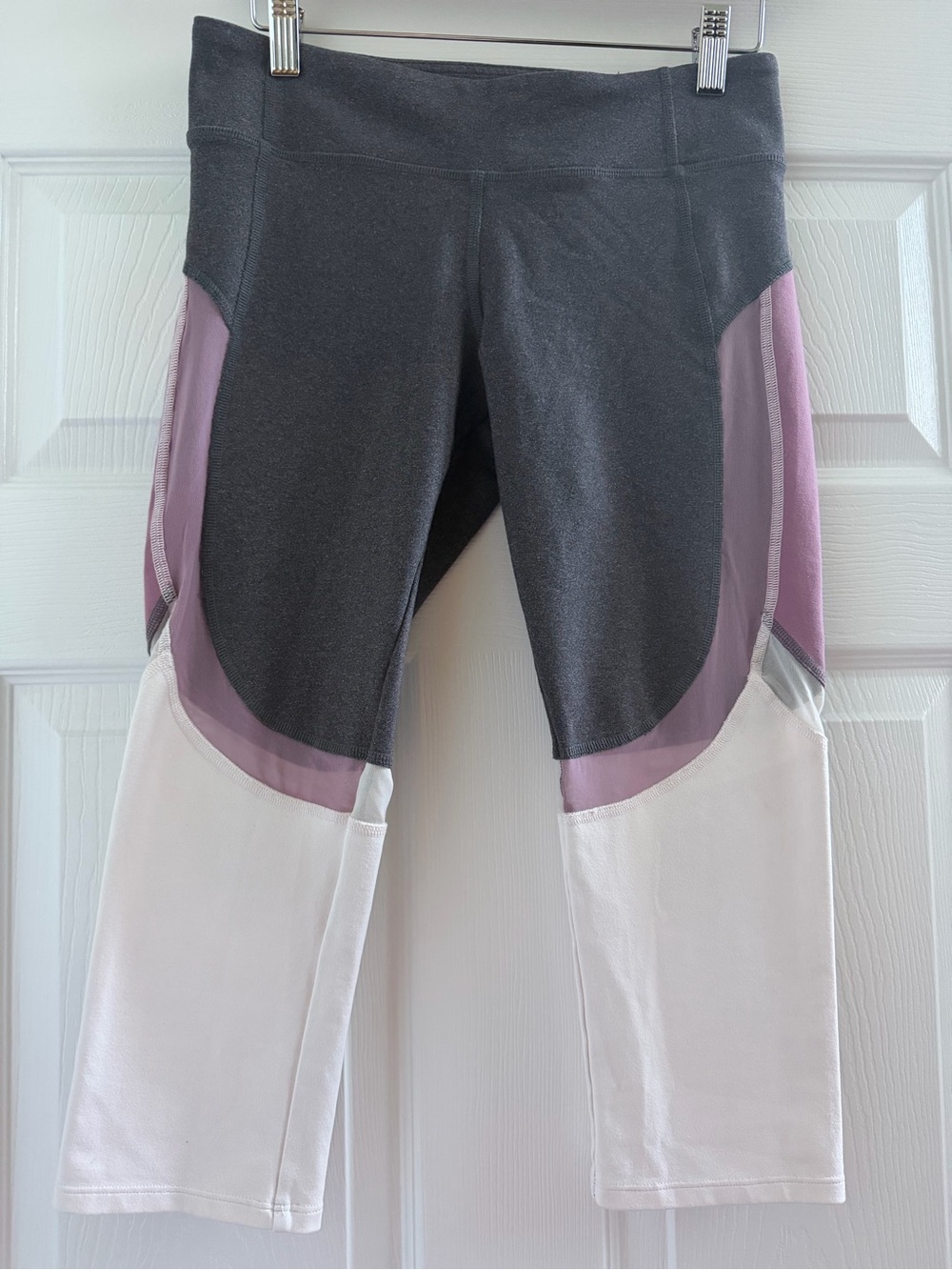 Alo Yoga Alosoft Shiela Colorblock Cropped Leggings Gray Pink White M EUC